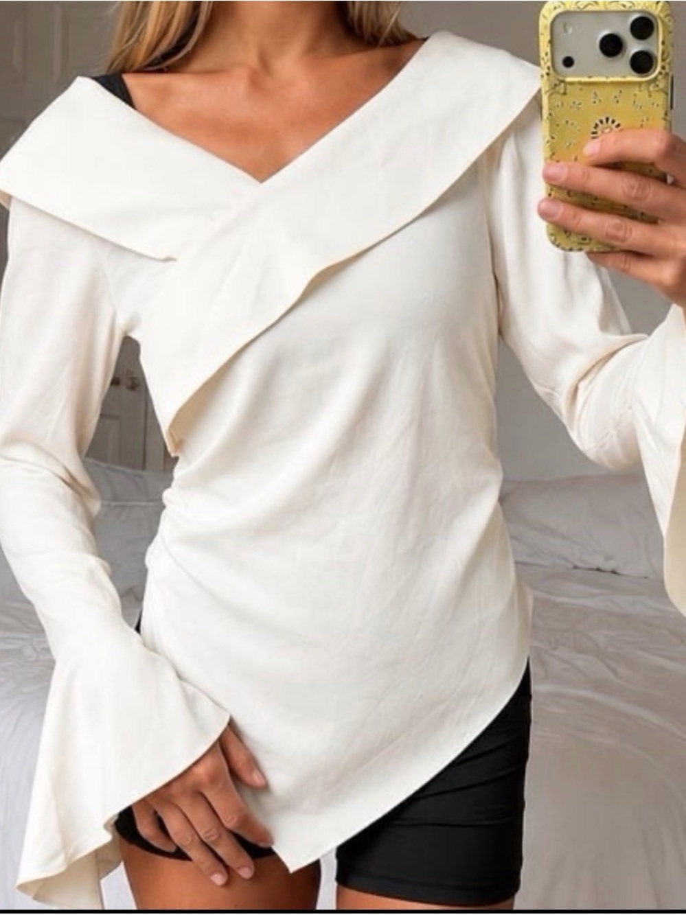 NWT URBAN REVIVO Off White Satin Statement Sleeve Blouse Size 6